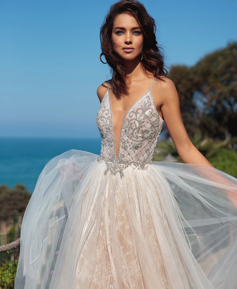 Воздушное сверкающее свадебное платье