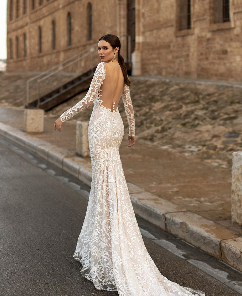 Свадебное платье русалка с рукавами и открытой спиной фото