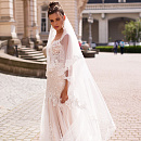 Длинная свадебная фата с красивым кружевом фото