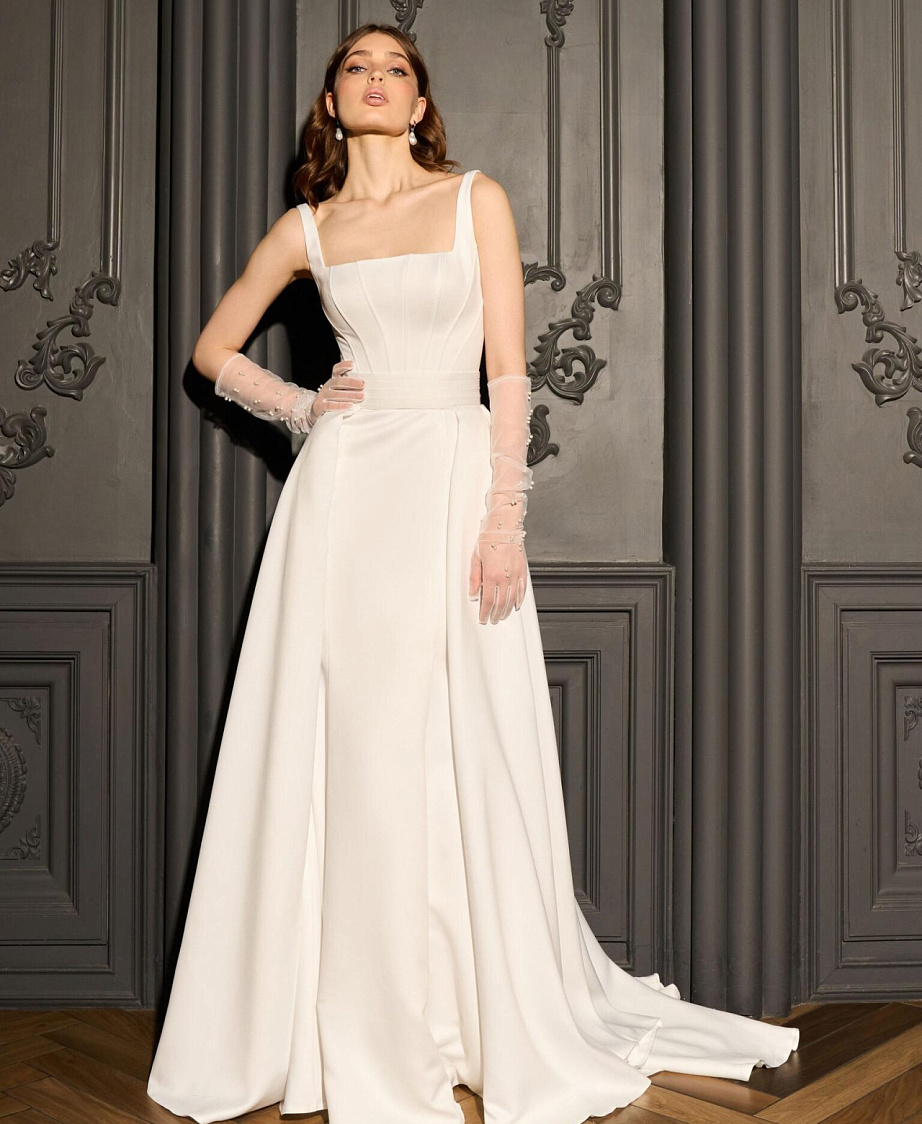 Свадебное платье из крепа с квадатным вырезом фото