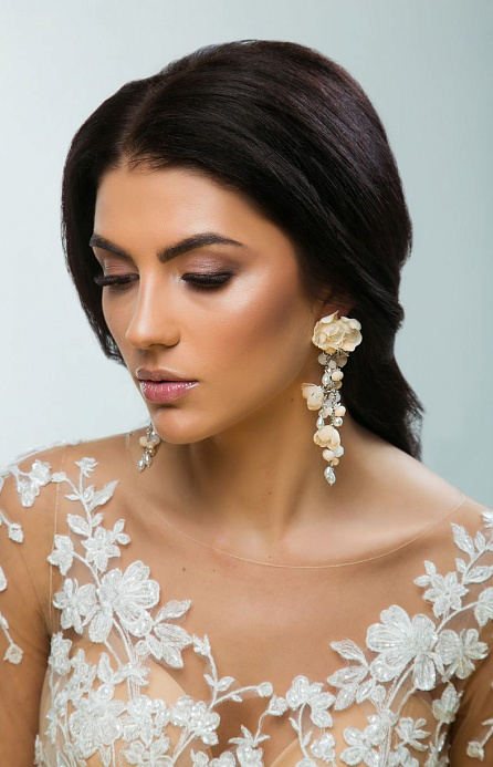 Нежные свадебные серьги с цветами фото