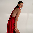 Шелковое вечернее платье рубинового цвета фото