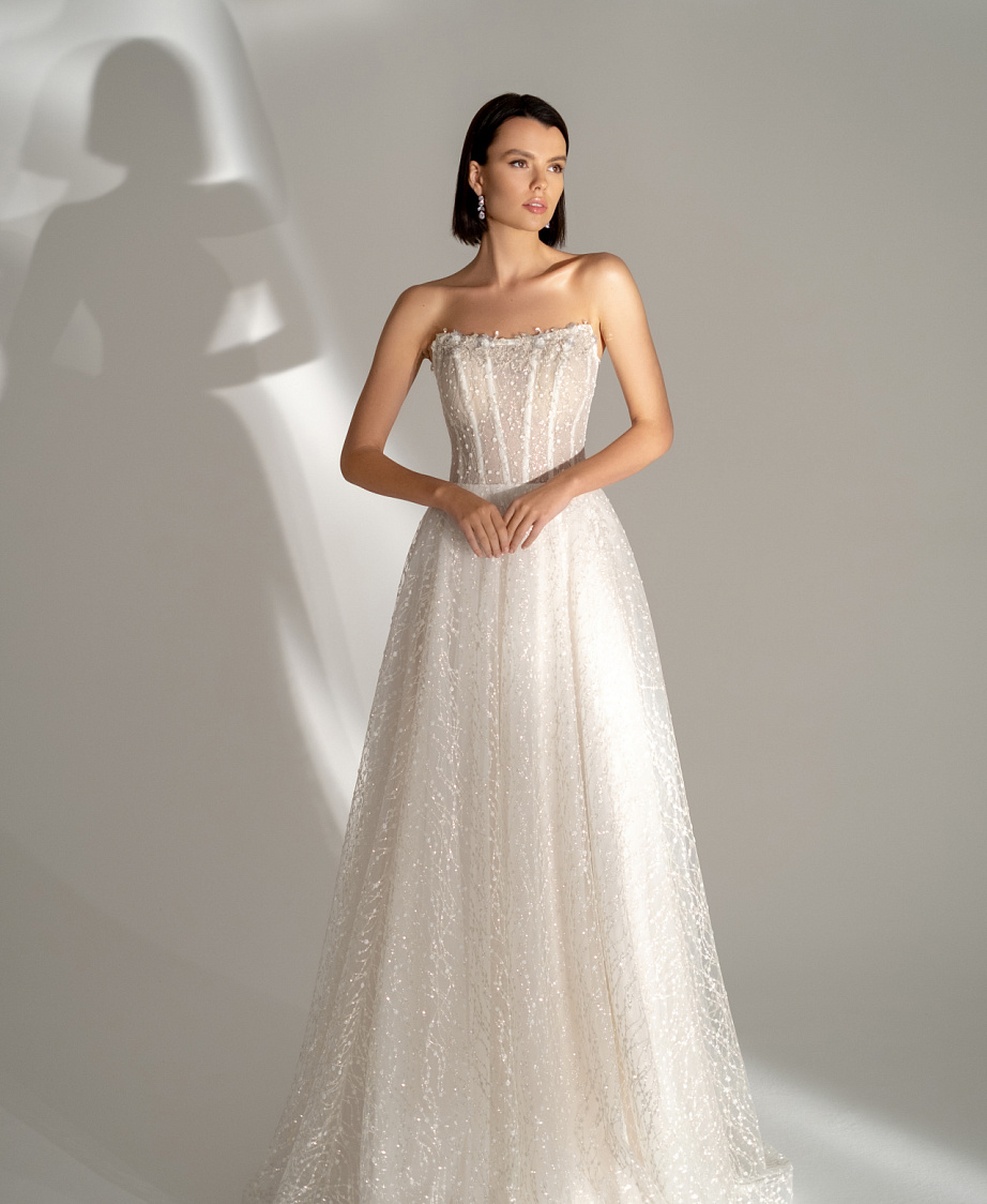 Кружевное блестящее платье А-силуэта фото