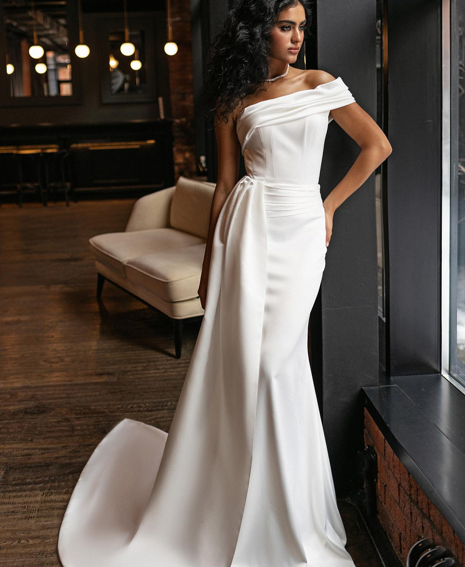 Атласное свадебное платье русалка фото