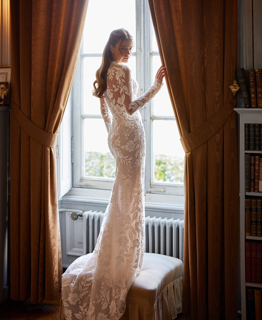 Комплект из кржевной русалки и съемного корсета с притачным шлейфом фото