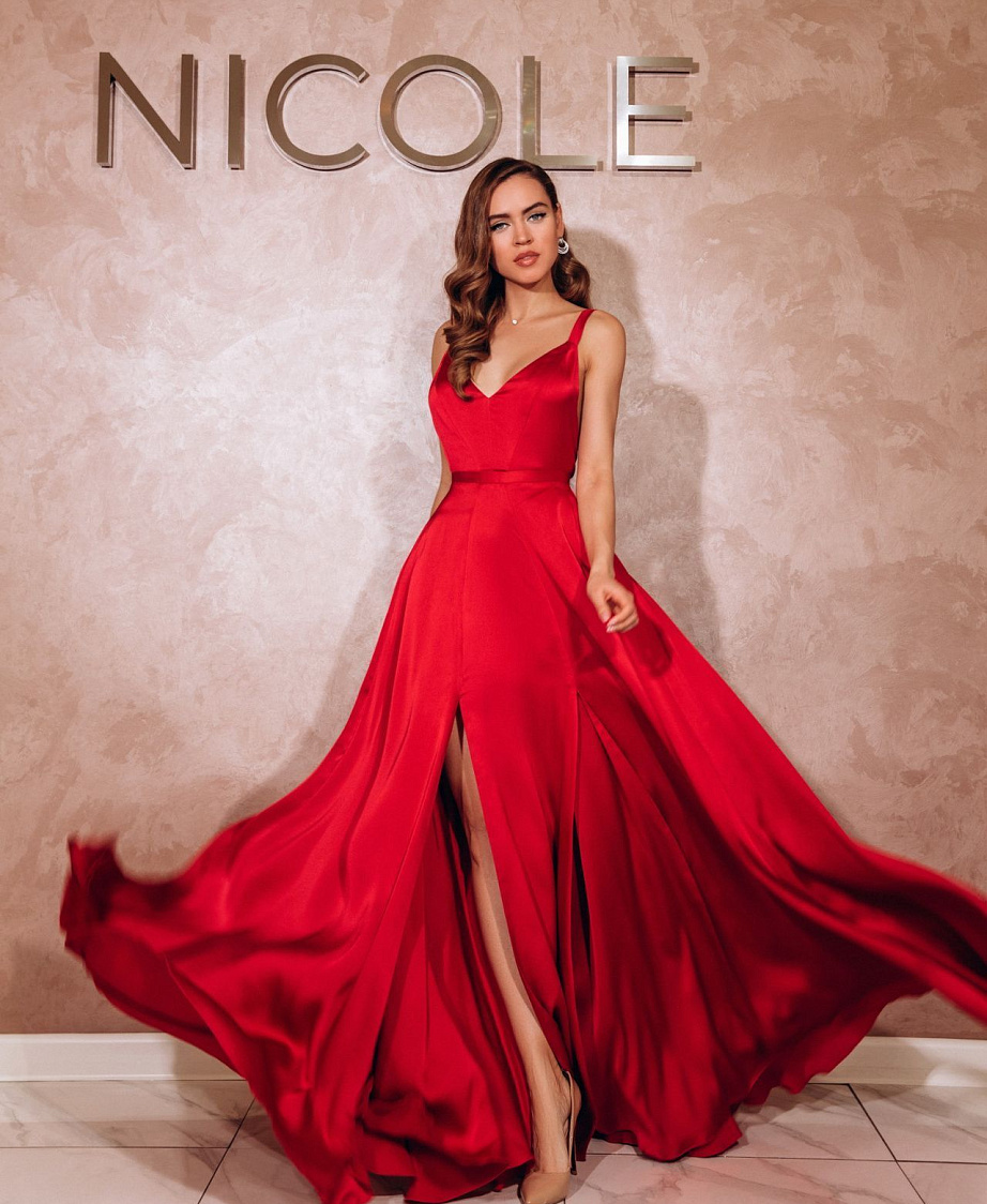 Шёлковое красное платье фото