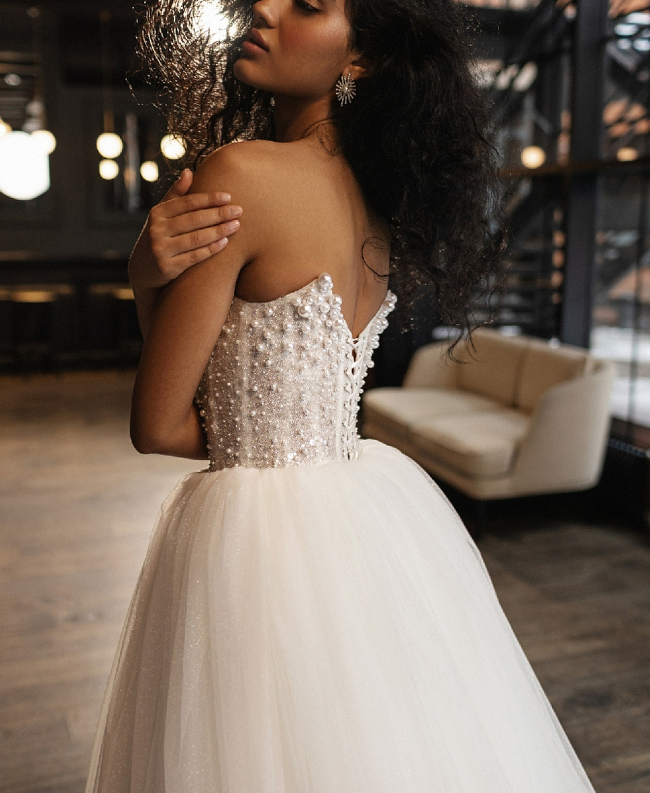 Свадебное платье принцесса с жемчужным корсетом фото