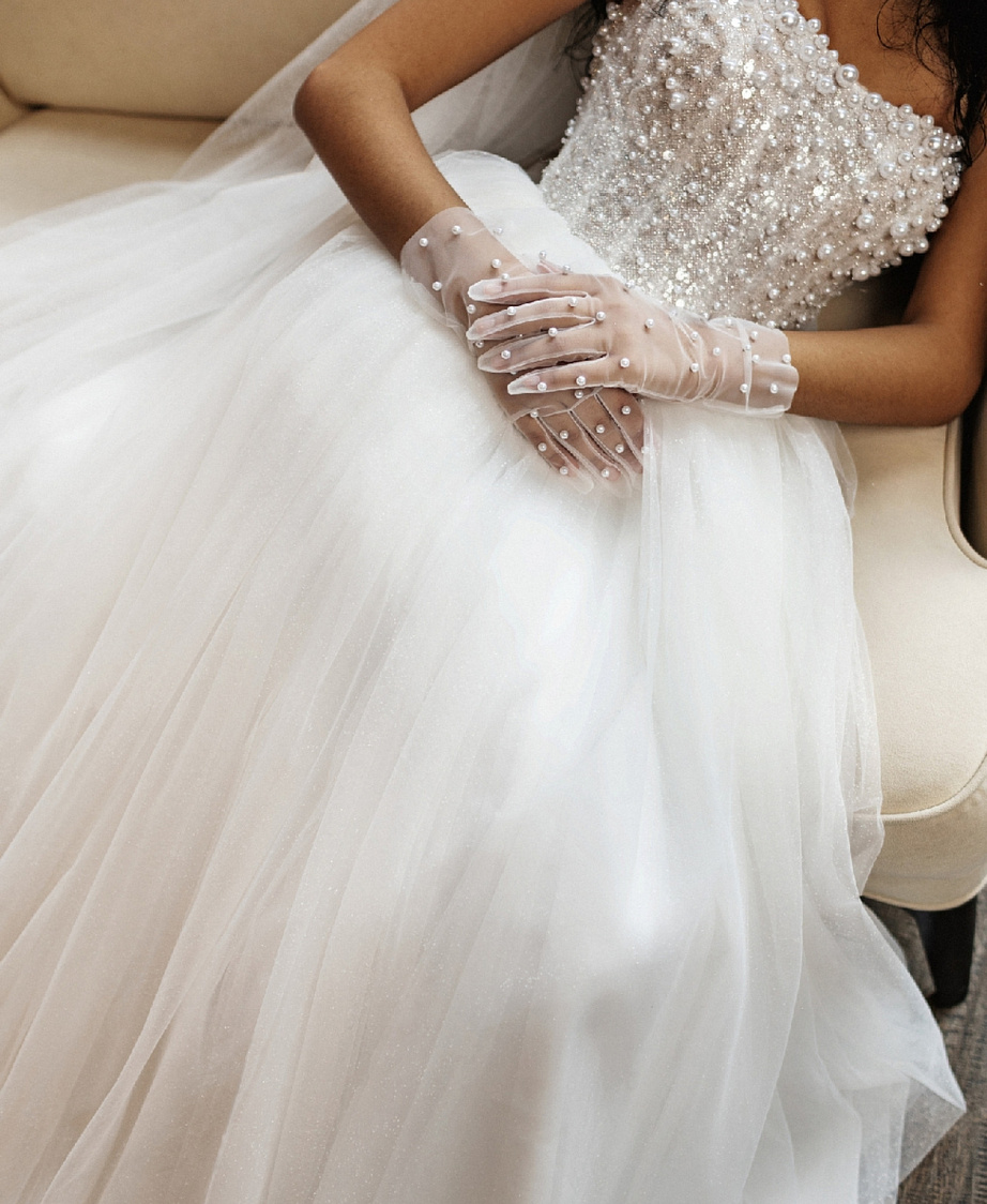 Короткие перчатки с жемчугом фото