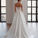 Атласное свадебное платье с диснеевским корсетом фото