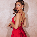 Шёлковое красное платье фото