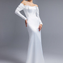 Атласное свадебное платье русалка с открытыми плечами фото