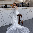 Роскошная атласная рыбка с кружевными рукавами