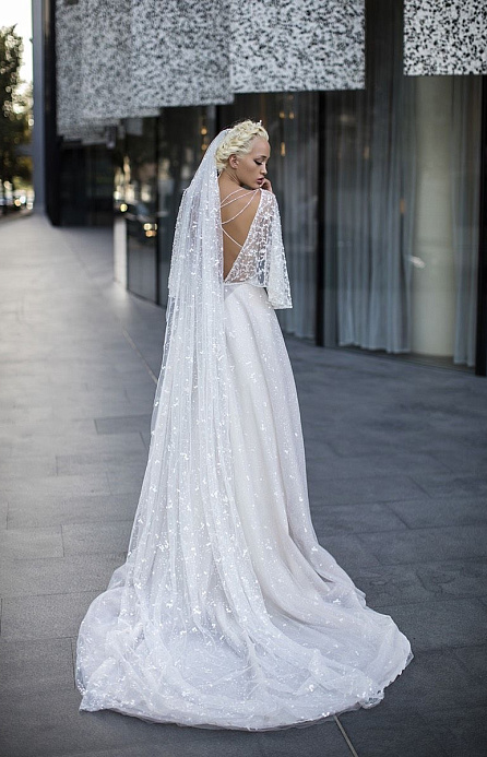 Сверкающая свадебная фата фото