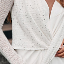 Белый свитер с пайетками