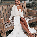 Молочный свитер с кружевом