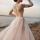 Легкое свадебное платье с прозрачными  рукавами фото