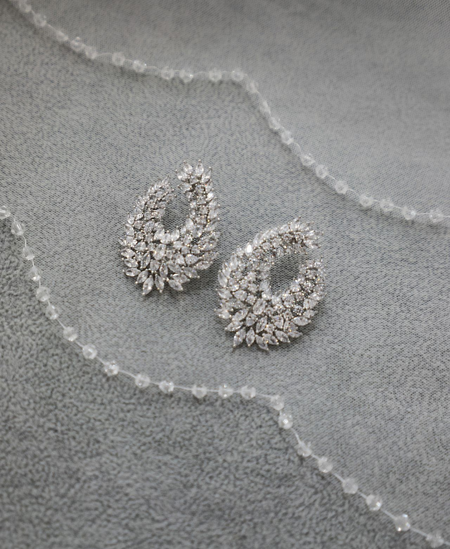 Серьги с кристаллами в форме месяца фото