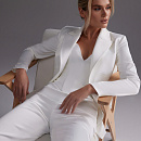 Стильный свадебный костюм-тройка из стрейч атласа фото