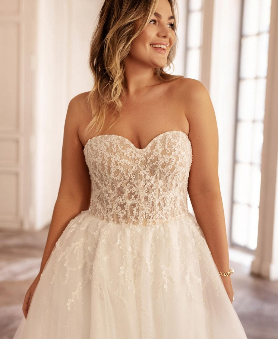 Свадебное платье бюстье большого размера