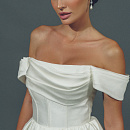 Пышное свадебное платье с разрезом фото