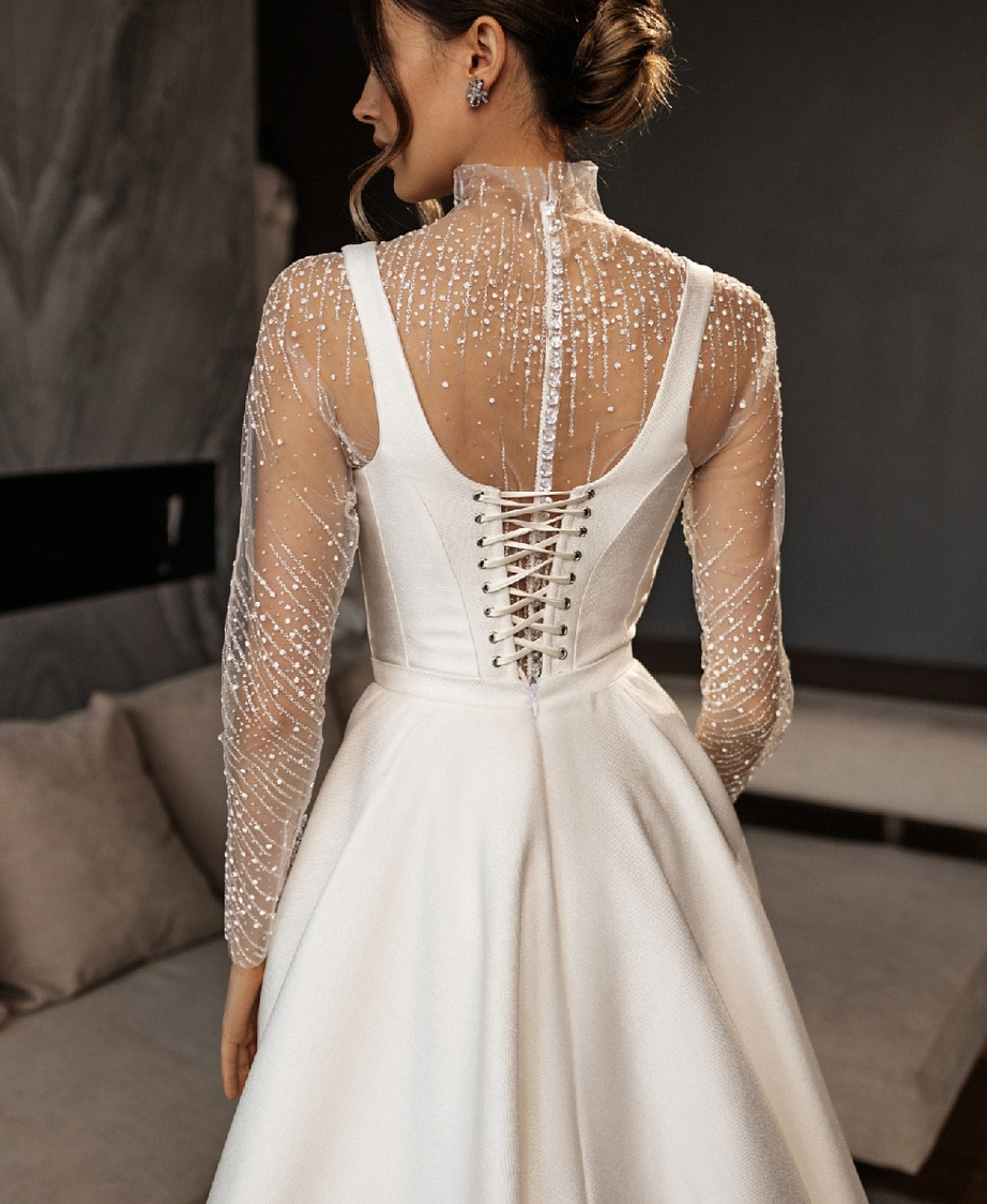 Элегантное свадебное платье из микадо фото