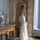 Обтягивающее кружевное свадебное платье фото