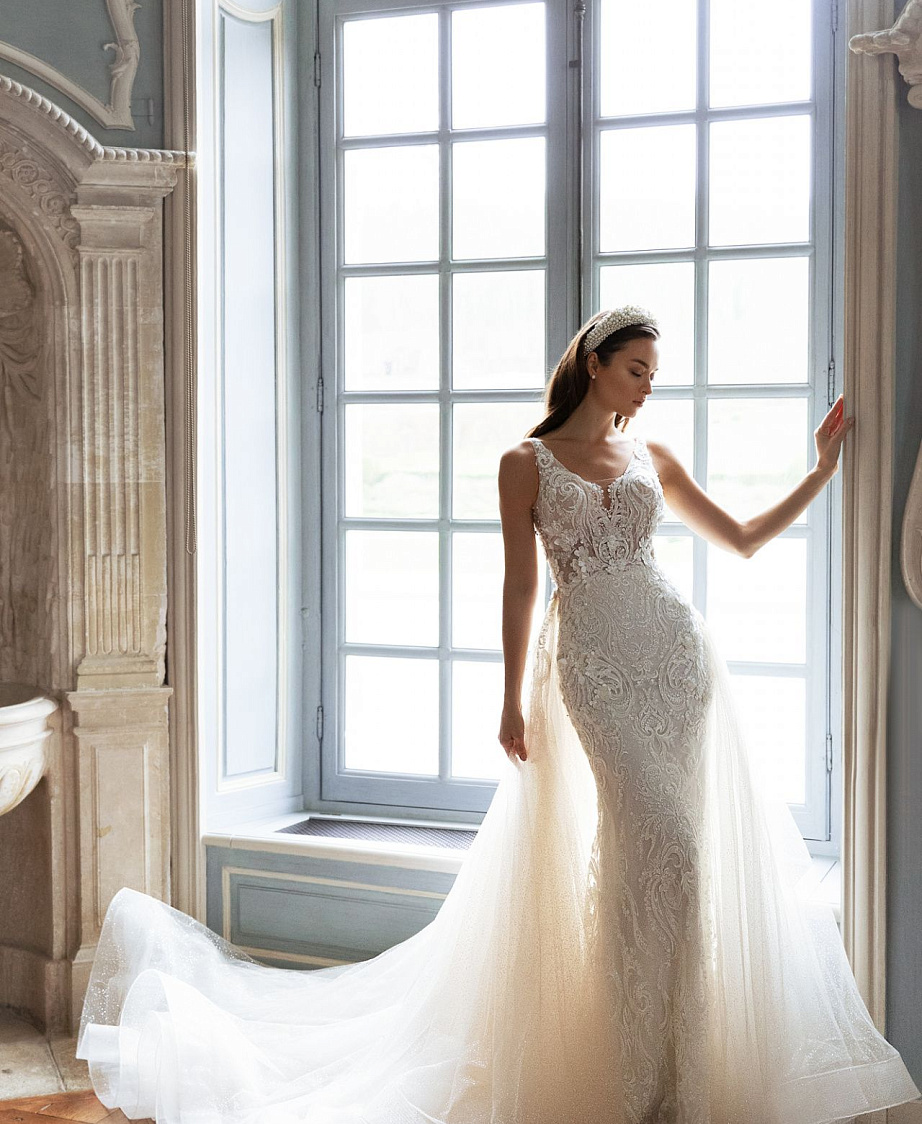 Обтягивающее кружевное свадебное платье фото