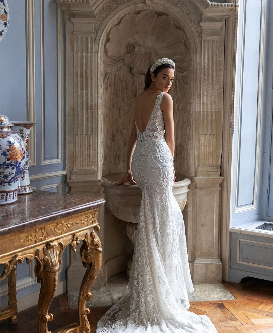 Обтягивающее кружевное свадебное платье фото