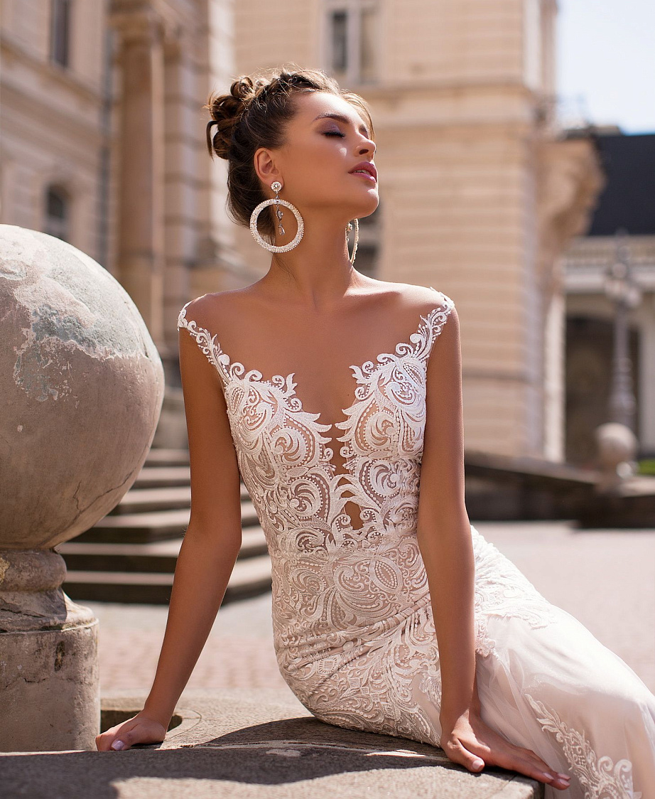 Кружевное свадебное платье русалка с кейпом
