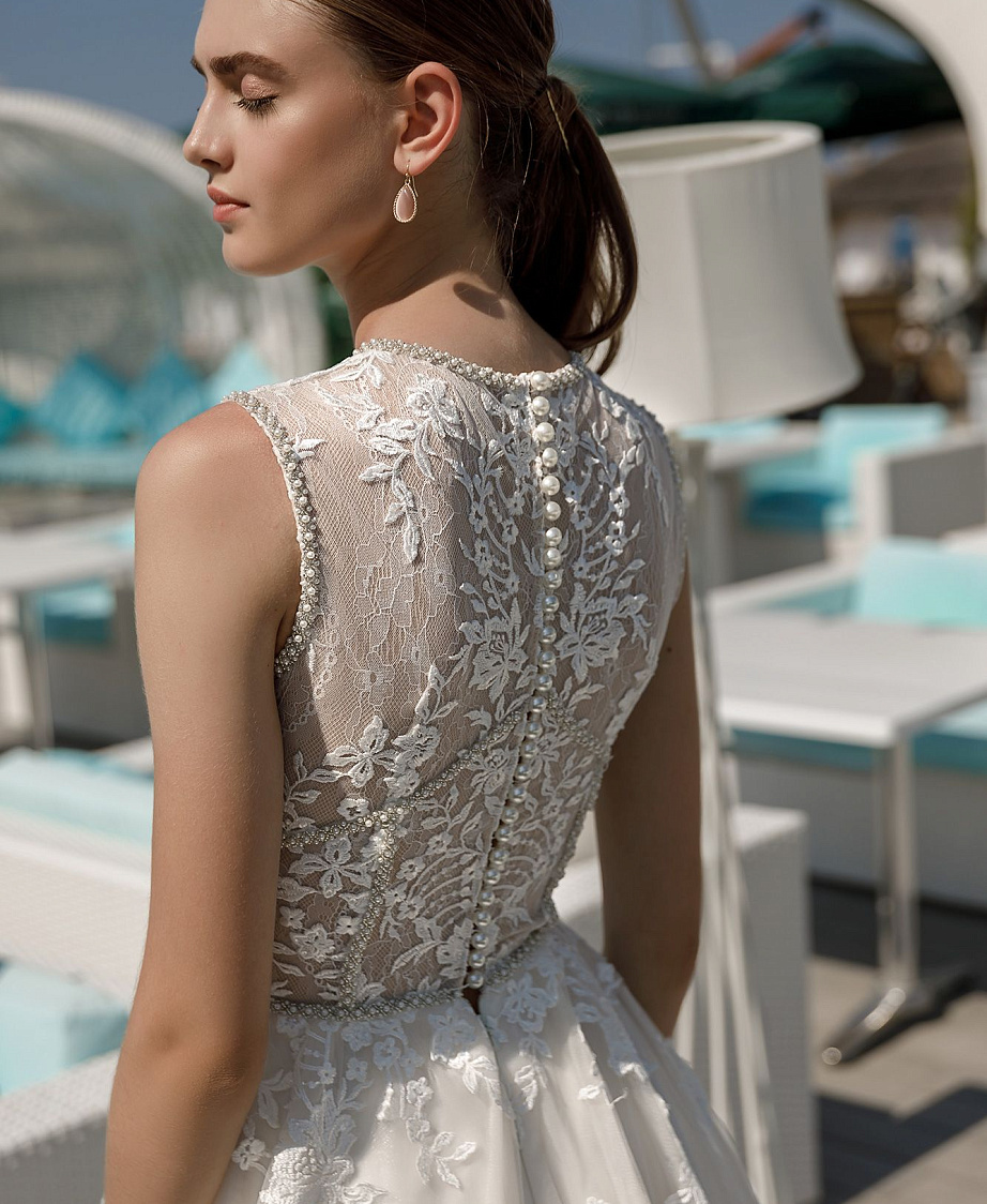 Свадебное платье с легкой юбкой фото