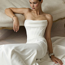 Атласное свадебное платье со съемными жемчужными бретелями фото