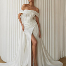 Атласное свадебное платье со съемным шлейфои и декором из жемчуга фото