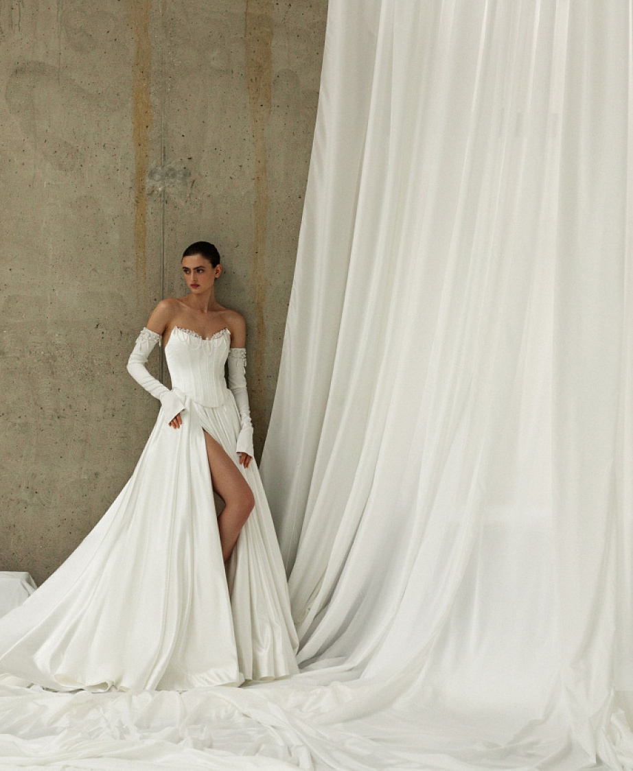 Роскошный свадебный комплект с корсетом и атласной юбкой фото