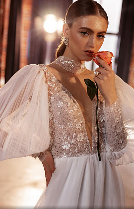 Нежное свадебное платье с объемными рукавами фото