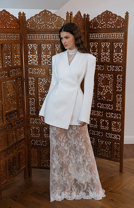 свадебный комплект из жакета и прозрачного кружевного платья  фото