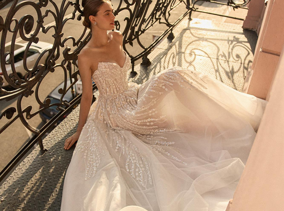 Роскошное свадебное платье с вышивкой фото