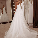 Нежное свадебное платье на одно плечо