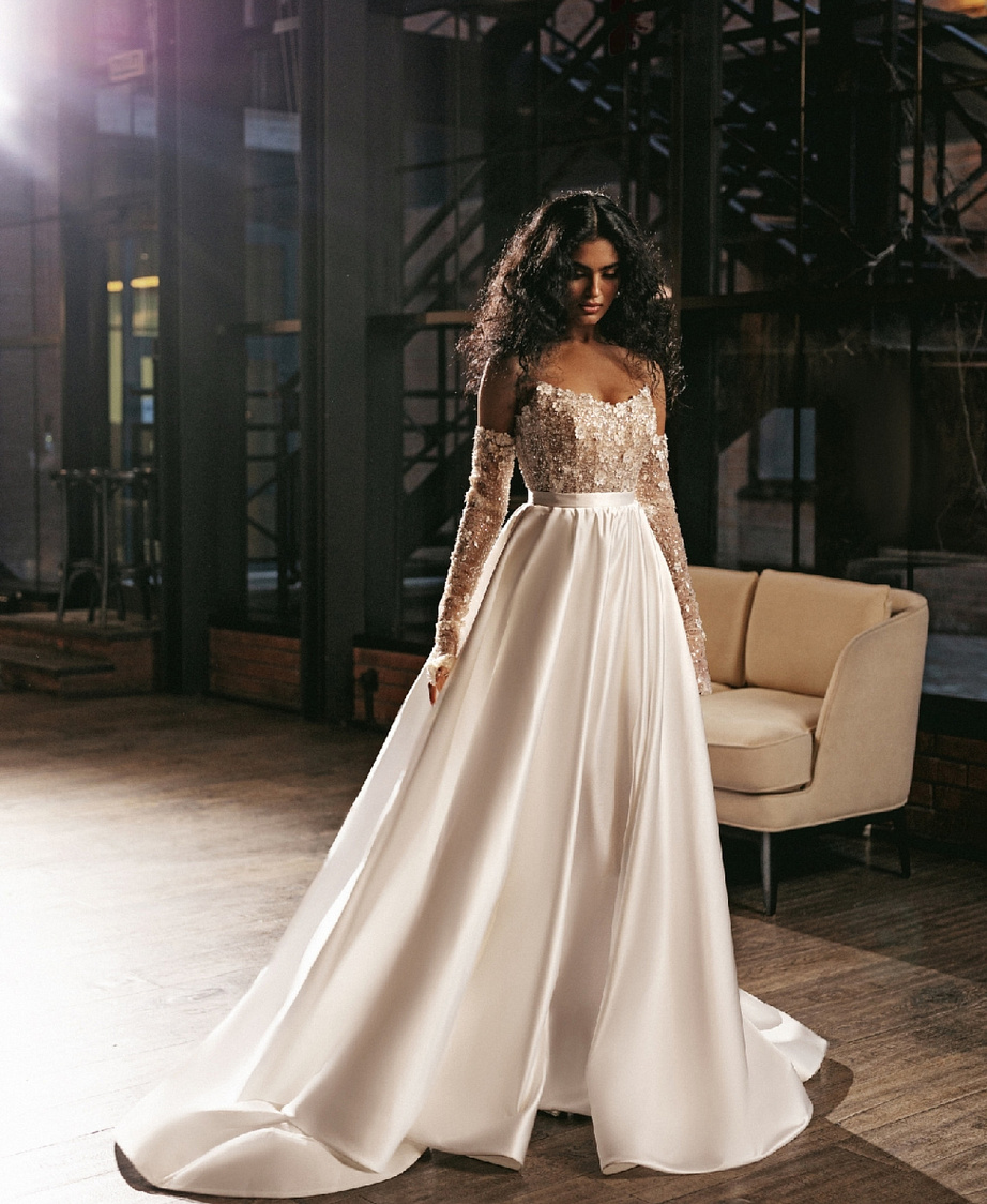 Свадебное платье мини со съемной атласной юбкой фото