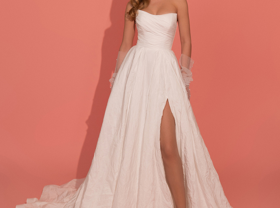 Стильное свадебное платье из тафты фото