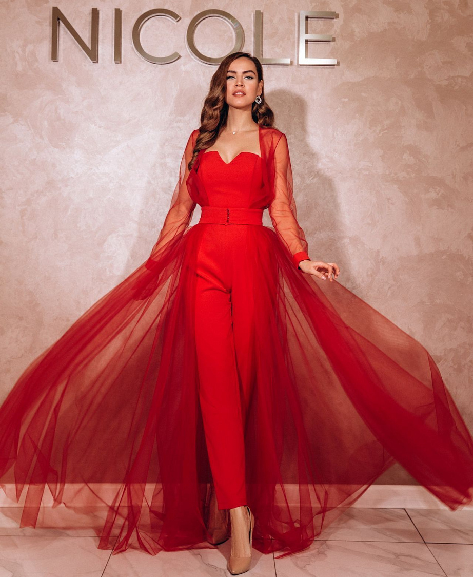 Красный женский комбинезон фото