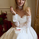 Свадебное платье из тафты с кружевными элементами фото