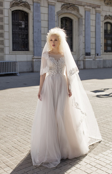 Свадебная фата с кружевом в виде веточек фото