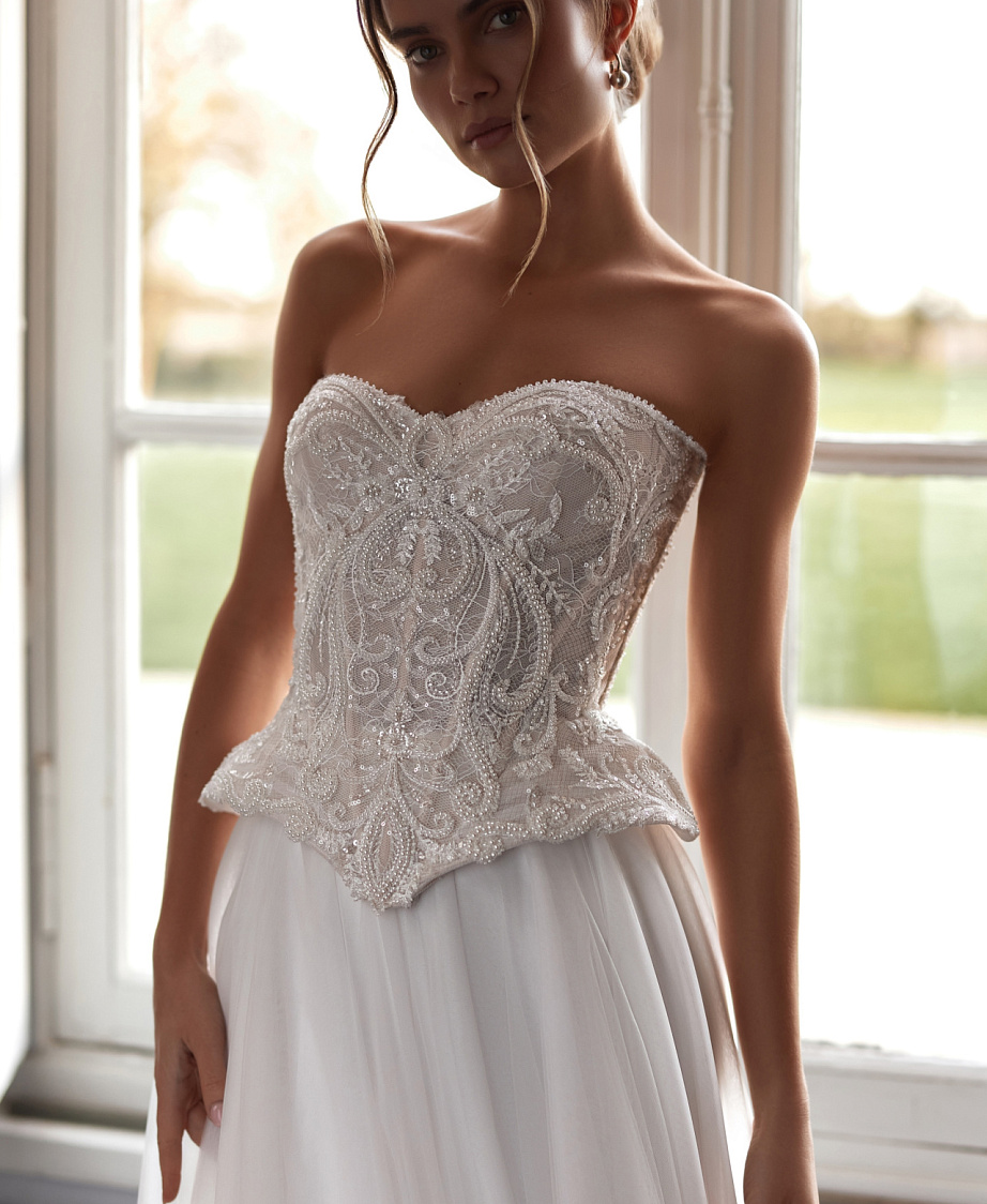 Свадебный комплект с роскошным корсетом фото