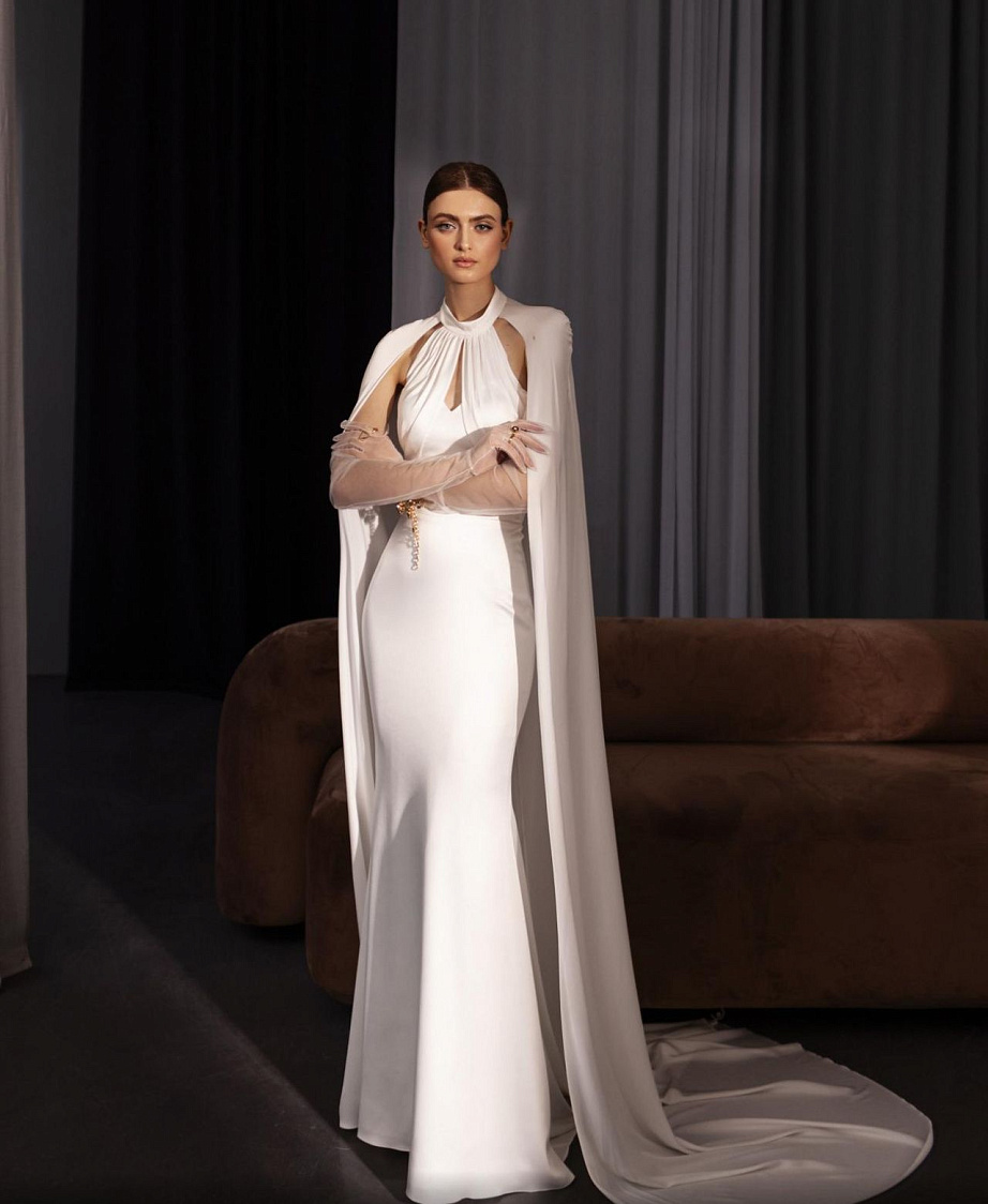 Облегающее свадебное платье из шёлк сатина фото