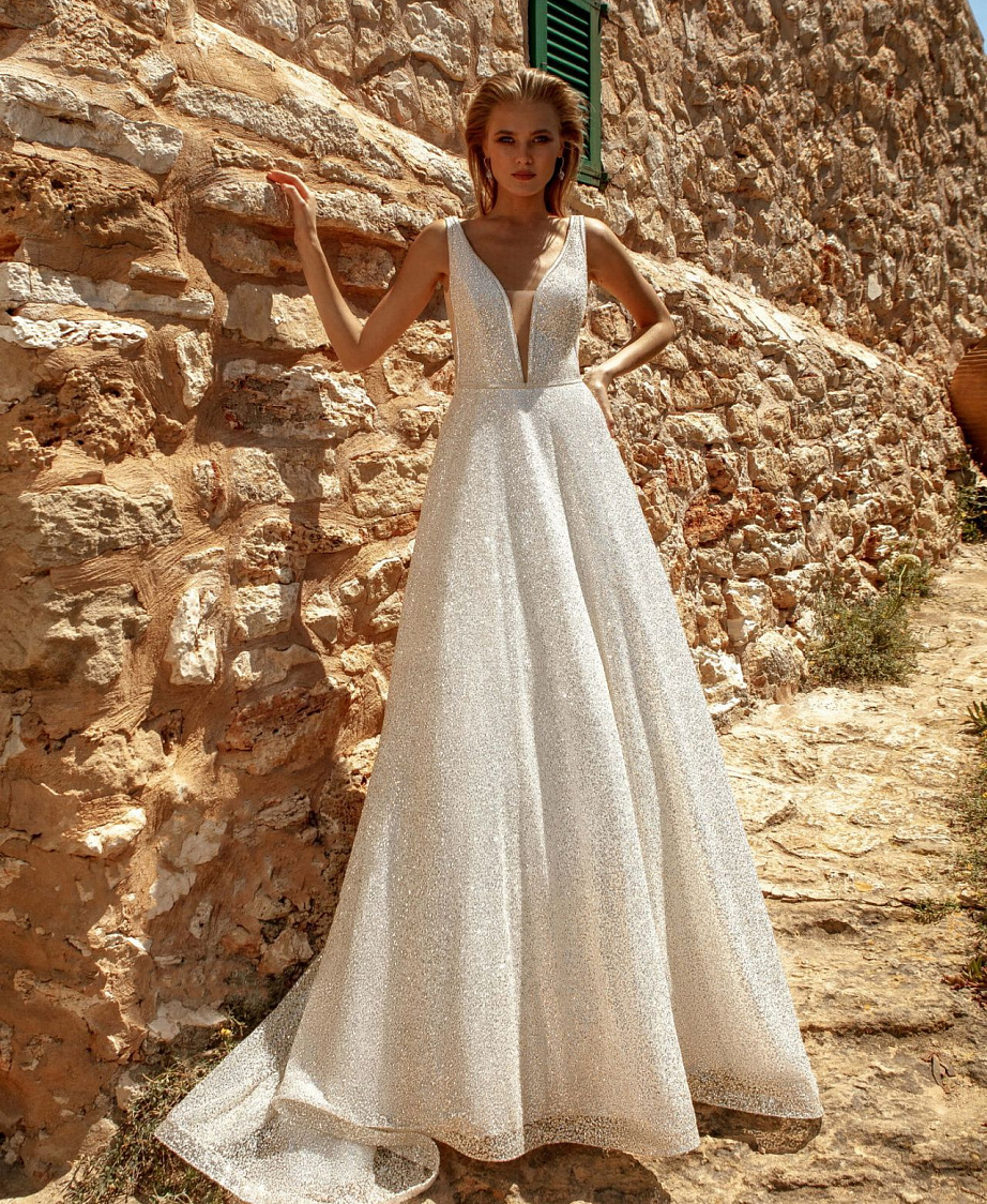 Роскошное сияющее свадебное платье А-силуэта фото