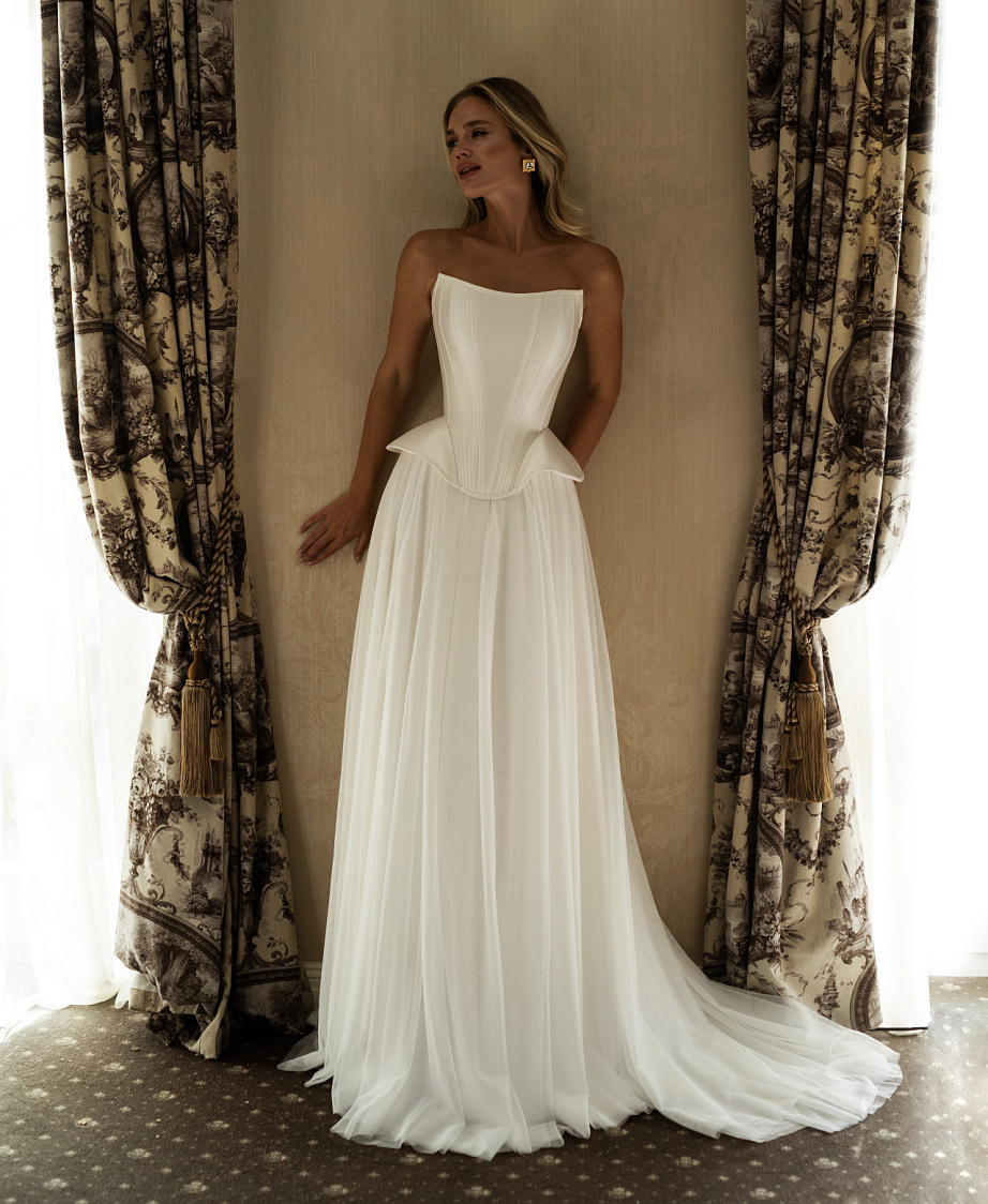 Стильный свадебный комплект с корсетом и шифоновой юбкой фото