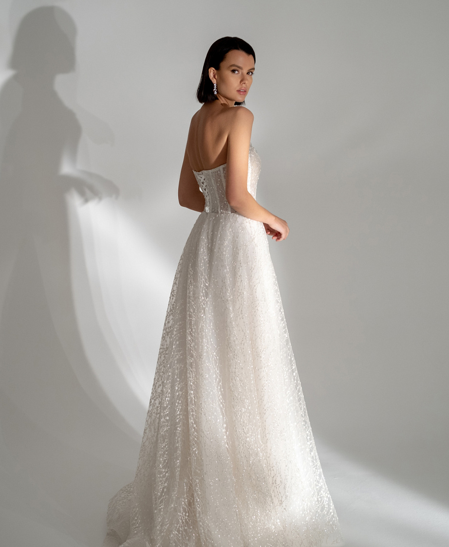 Кружевное блестящее платье А-силуэта фото