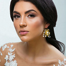 Серьги с золотым цветком фото