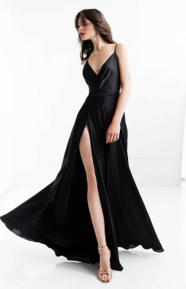 Чёрное платье в пол с разрезом фото