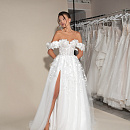 Нежное свадебное платье с разрезом фото